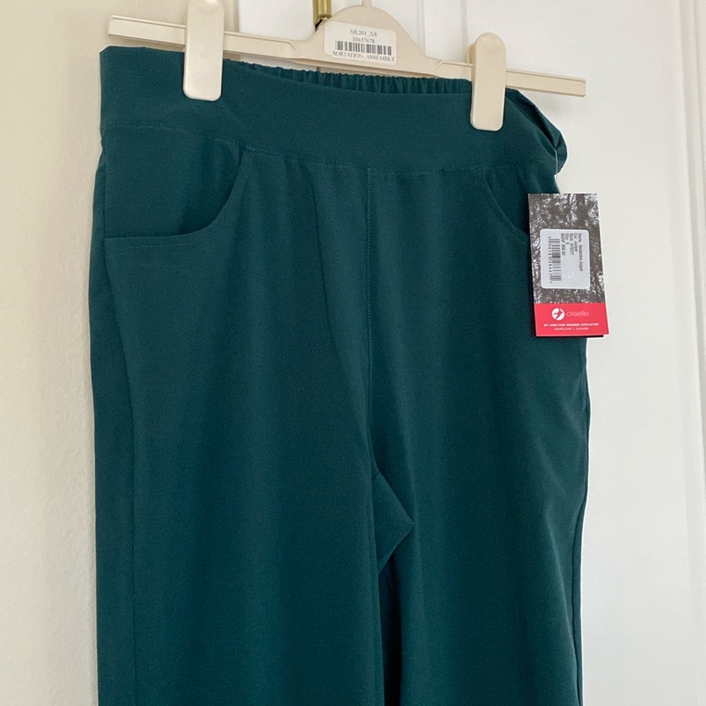 Oiselle Benjamina Joggers Size Small Juniper NWT new
